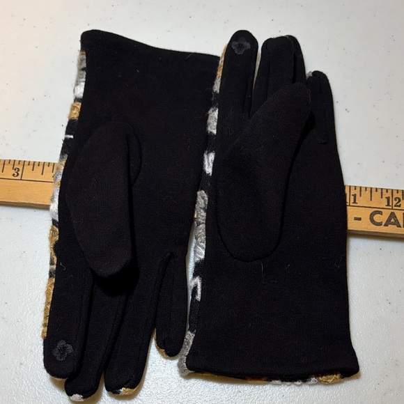 Embroidered gloves - Picture 2 of 6